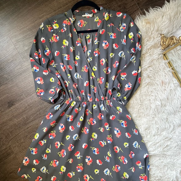 Small lush brand floral wrap grey gray dress lined colorful v neck sleeve - Picture 2 of 10